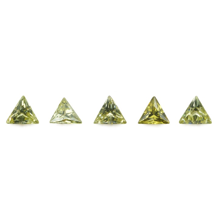 Zirconia 7X7mm triangulo